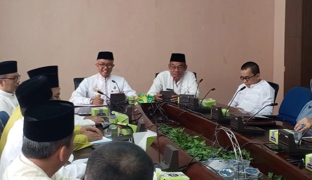 Mengawali masuk tugas , Pjs Bupati Pasaman Edi Dharma Silaturahmi dengan kepala OPD IMG-20240927-WA0028