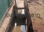 Proyek Perbaikan Drainase Lingkungan Perumahan Dengklok Parmai Menuai Protes Warga