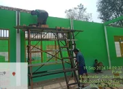 Abaikan Keselamatan, Pekerja Rehabilitasi Ruang Kelas Berserta Perabotannya SMK N 1 Gelumbang 4 Ruang Kelas