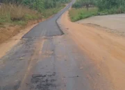 Masyarakat Desa Sungai Melayu Daerah Ketapang Protes Soal Hasil Pembagunan Peningkatan Jalan