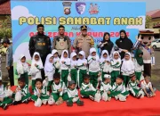 Polisi Sahabat Anak, Kapolres Ketapang Sambut Hangat Siswa-Siswi TK dan SD di Mapolres Ketapang