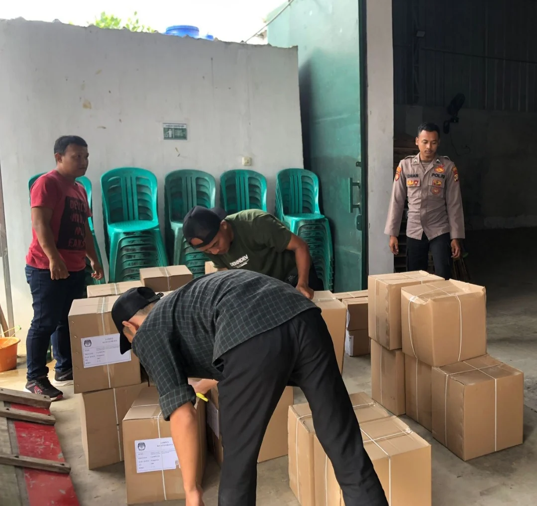Logistik Pilkada 2024 Kembali Tiba di Pringsewu, Polisi Pastikan Keamananya IMG_20241014_182845