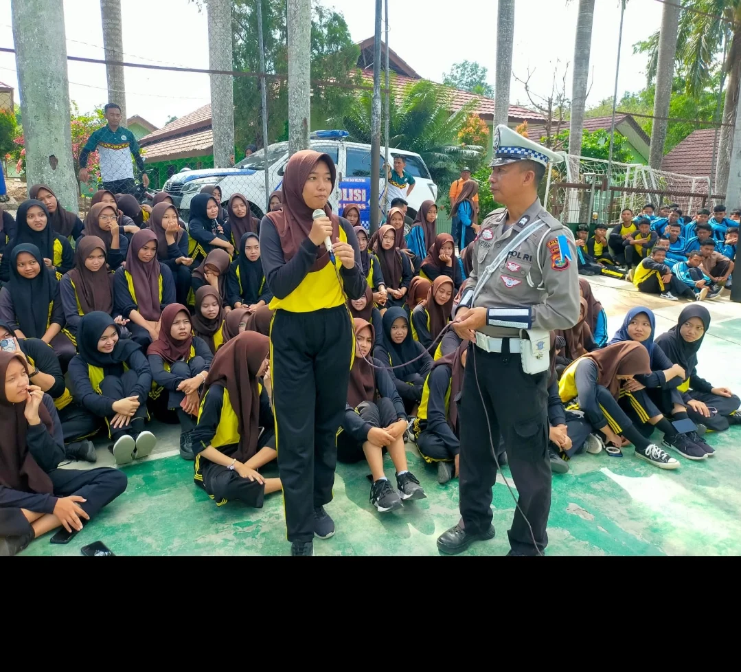 Satlantas Polres Pringsewu Edukasi Pelajar SMAN 1 Pagelaran Tentang Safety Riding IMG_20241018_140759