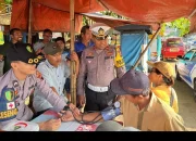 Satlantas Polres Pekalongan Gelar Cek Kesehatan Gratis Terhadap Pengemudi Supir Angkot