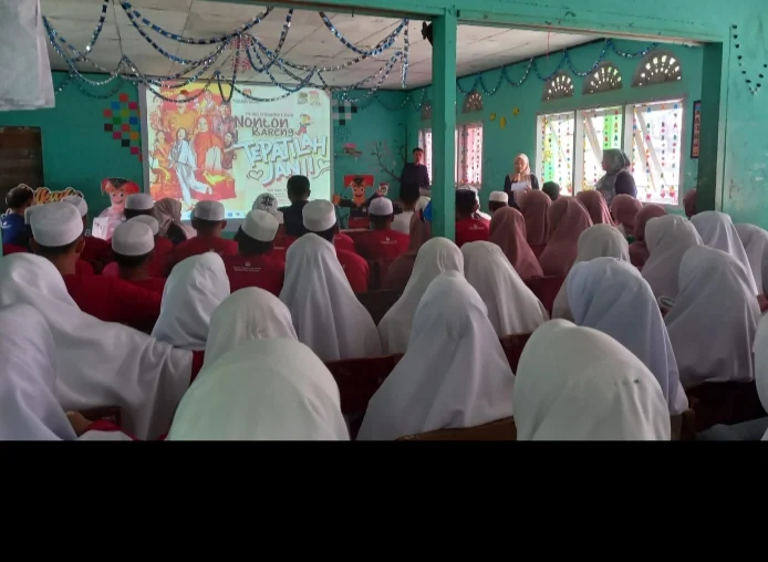 KPU Pasaman Sosialisasikan Pilkada 2024 Dengan Nobar Film Tepatilah Janji IMG_20241023_215853