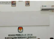 KPU Serdang Bedagai Dugaan Tidak Mengganti Lambang Negara/Foto Presiden Republik Indonesia.