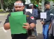LSM TINDAK Ketapang Bersama Puluhan Wartawan Online Demo Kejaksaan Negri Ketapang