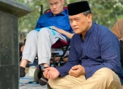 Ziarah ke Makam Istri Bareng Anak, Ahmad Luthfi Kenang Pesan Jaga Amanah