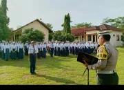 Jadi Pembina Upacara di SMPN 3 Kedungwuni, Kanit Kamsel Satlantas Polres Pekalongan Ajak Siswa Tertib Berlalu lintas