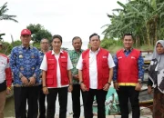 Sambangi korban Banjir,wakil Bupati Azwar Hadi Salurkan Bantuan Sembako untuk warga