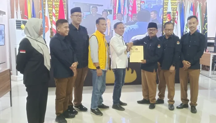 KPU Lamtim Tetapkan Ela-Azwar Sebagai Pemenang Pilkada Lampung Timur 2024 Ela: Saatnya Persatuan dan Sakai Sambayan untuk Lampung Timur