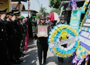 Kapolres Pekalongan Antar Pemakaman Kapolsek Kesesi AKP Felix Prasetyawan