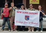 Jum’at Berkah DPW A-PPI Jateng Bagikan 150 Paket Makanan ke Warga 