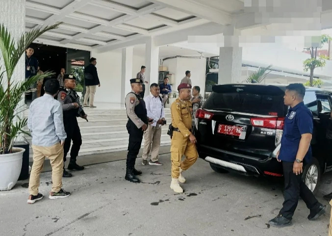 Polres Pekalongan Kawal Pengiriman Rekapitulasi Penetapan Hasil Pilkada Serentak Tahun 2024 ke KPU Provinsi Jawa Tengah IMG_20241205_094719