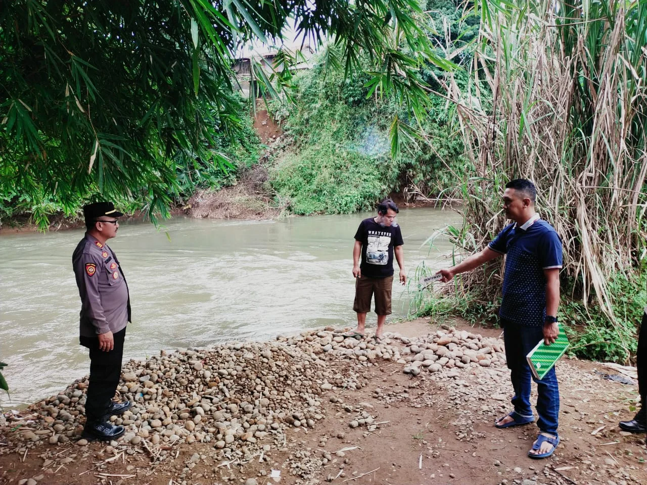 Mandi di Sungai, Warga Karangdadap Pekalongan Diduga Hanyut Terseret Arus IMG-20250103-WA0029