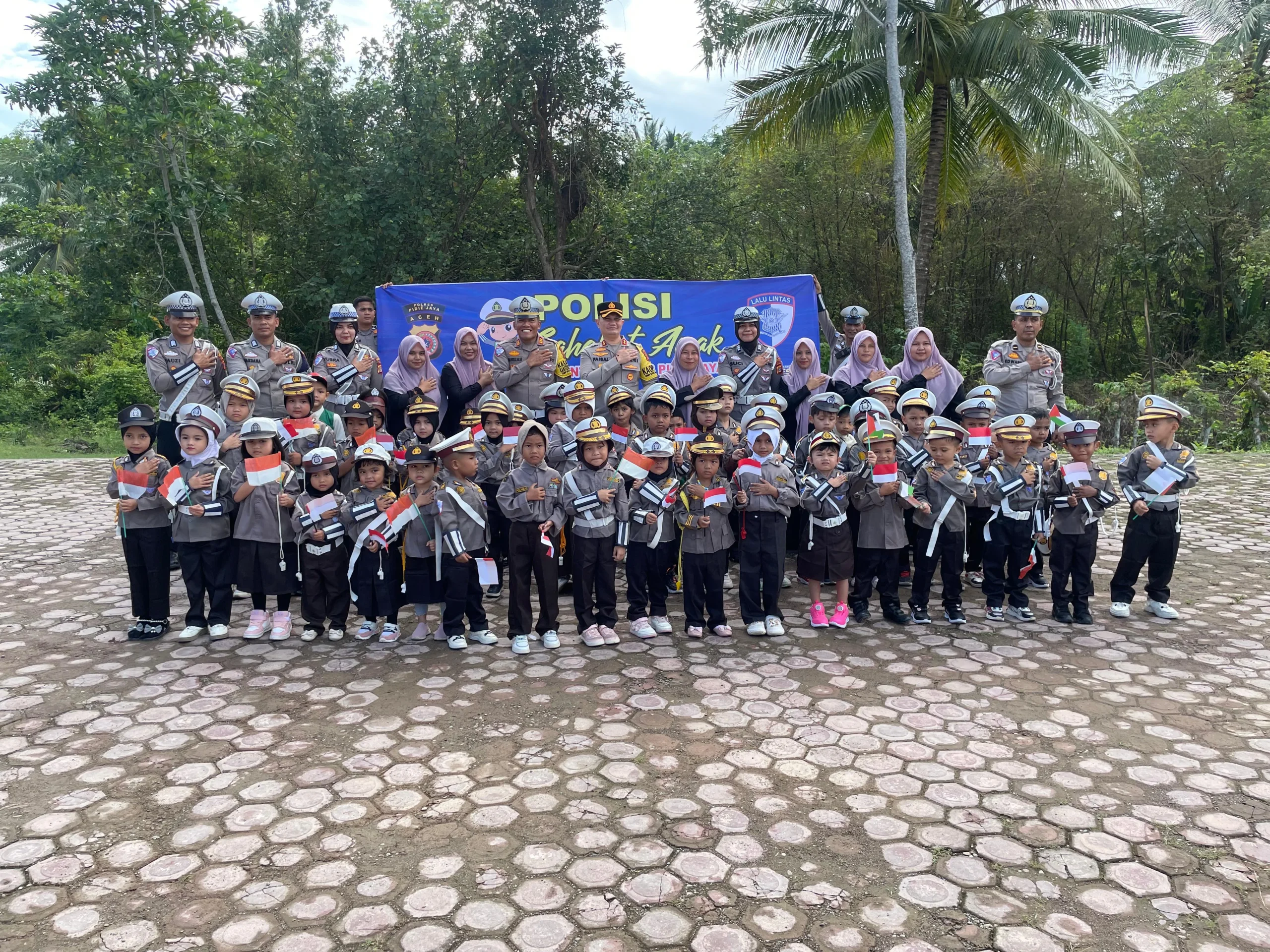 Satlantas Polres Pidie Jaya Kembali Menyapa Anak anak Lewat Program Polisi Sahabat Anak IMG-20250114-WA0064