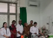 DPW APPI Sumut dan DPC LSM Gempur Deli Serdang Jenguk dan Berikan Bantuan Kepada Anak Penderita Penyakit Hicprung*