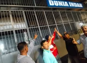 Warga Tabarigan Resah Aktivitas Gudang Plastik Dunia Indah