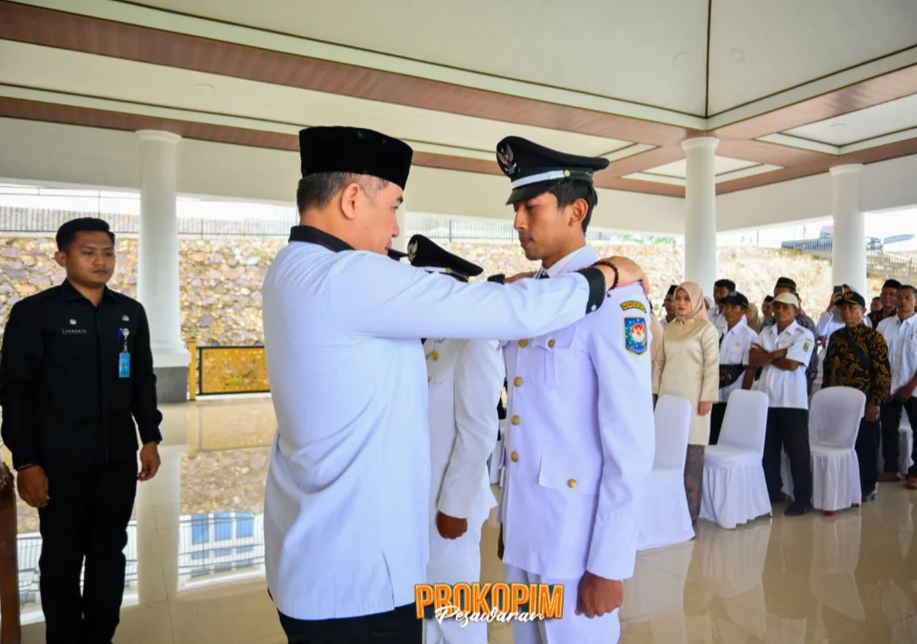 Bupati Dendi Ramadhona Lantik Tiga Penjabat Kepala Desa IMG_20250115_190926