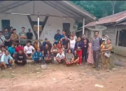 Segel Kantor Desa Kalimantan Desa Manis Mata, Warga Tuntut Kadee Transparan Soal Anggaran Desa