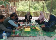 Mahasiswa UMSU Pasang 9 Titik Lampu Perangkap Nyamuk Malaria Tenaga Surya, Desa Bagan Kuala Jadi Pilot Project