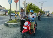 Sosialisasi Tertib Berlalu lintas, Satlantas Polres Pidie Bagikan Stiker dan Brosur