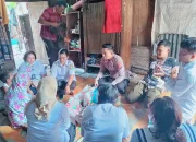 Kesehatan Janda Tua Diperiksa, Tim Medis Dan Polisi Sergai Beri Bantuan
