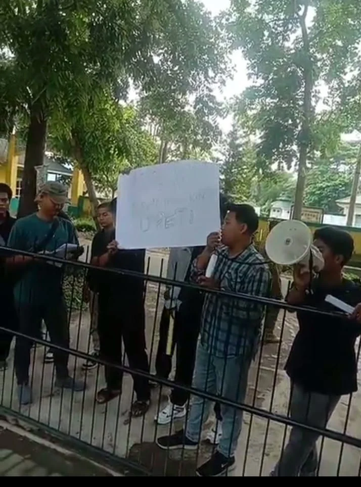 Dugaan Korupsi Alat Prga, Mahasiswa Sedulur Syah Afandin Desak Bupati Langkat Copot Kabid SMP IMG-20250310-WA0019