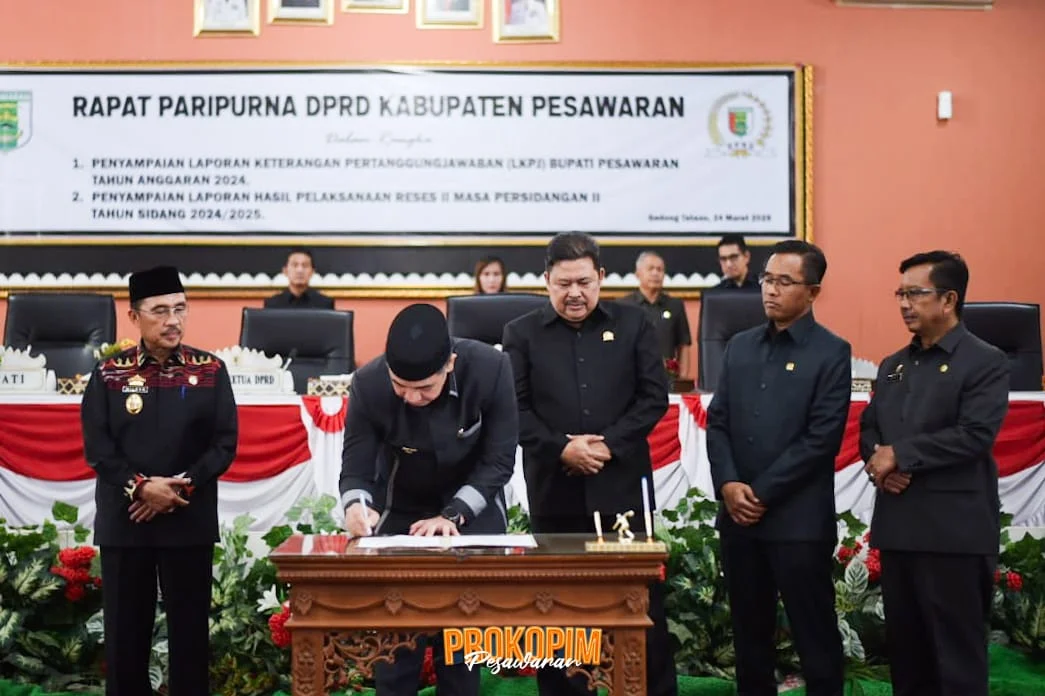 Bupati Pesawaran Dendi Ramadhona Sampaikan LKPJ Tahun 2024 dalam Rapat Paripurna Bersama DPRD IMG-20250325-WA0000