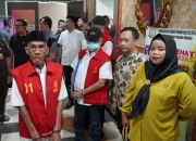 PENYERAHAN TERSANGKA DAN BARANG BUKTI PERKARA PENJUALAN ASET YAYASAN BATANGHARI SEMBILAN DI JALAN MAYOR RUSLAN PALEMBANG