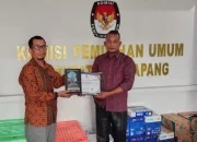 KPU Ketapang Beri Penghargaan Kepada DPC PWRI Kabupaten Ketapang