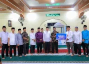 Safari Ramadhan di Mesjid Raya Languang Rao Utara, Bupati Sabar AS Serahkan Bantuan