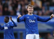 “Loyal atau Terjebak? Branthwaite Pilih Bertahan di Everton hingga 2030!”
