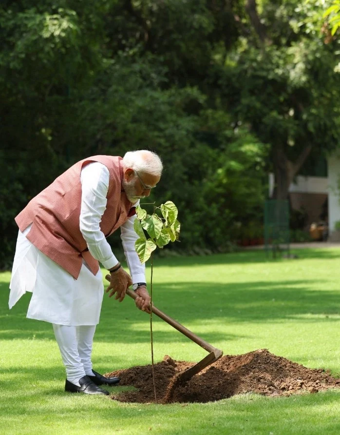 PM India Tanam Pohon Sindoor di Hari Lingkungan Hidup Sedunia: Simbol Keberanian Perempuan Kutch dalam Perang 1971 Screenshot_20250605_153629 (1)
