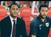 Denny Landzaat Dilirik Ajax Amsterdam, Tinggalkan Timnas Indonesia?