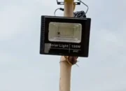 Tak Perlu Repot Nyala-Mati Lampu, Lampu Sorot Tenaga Surya 100W Ini Bikin Hidup Lebih Praktis dan Hemat!