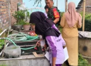 Cegah DBD Sejak Dini! Babinsa Mojosongo Turun Tangan Bersihkan Sarang Nyamuk di Sekolah Dasar