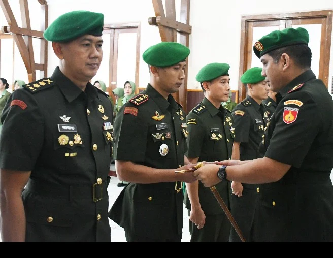 "Dandim Boyolali Resmi Berganti: Siapa Letkol Inf Dhanu Anggoro Asmoro dan Apa Gebrakannya?" Screenshot_20250620_202843 (1)