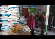 Cek Langsung ke Lapangan, Babinsa Gesi Pastikan Harga dan Stok Pupuk Aman