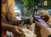 Bikin Melongo! Pengamen Pakai QRIS, Recehan Jadi Nggak Relevan Lagi?