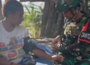 Satgas Yonif 521/DY Edukasi Pentingnya Kesehatan Lewat Pelayanan Medis di Honita