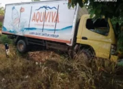 Mobil Boks AQUVIVA Masuk Lahan Warga, Netizen Heboh! Apa Penyebabnya?