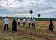 Camat Soppeng Riaja Dampingi Tim Kabupaten Tinjau Lahan, Warga Antusias