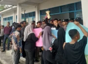 Mahasiswa ‘Ngamuk’ di Depan Kantor Satpol PP Madina: Tuntut Tutup Hiburan Malam Ilegal, Ultimatum Aksi Jilid 3!