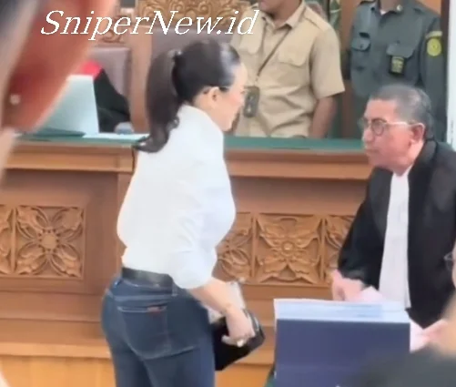 Tersangka Korupsi Tetap Tampil Modis di Persidangan Screenshot_20250729-030043_1