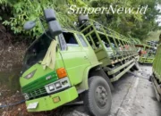 Truk Pengangkut Motor Terperosok di Sitinjau Lauik Akibat Rem Blong