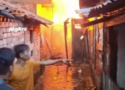 Kebakaran Hebat di 65 Cempako Palembang, Warga Panik!