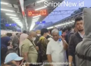 KRL JR 205-57 Alami Gangguan, Penumpang Numpuk di Stasiun