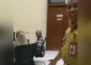 Galon Koin untuk Pajak: Kisah Ketekunan Warga Jombang di Tengah Kenaikan 400%