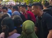 Meriah! Lomba Panjat Pinang di Kalimalang Dihadiri Wapres Gibran